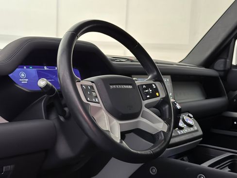Used 2020 Land Rover Defender 110 First Edition image 19