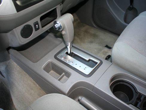 Used 2015 Nissan Frontier S image 16