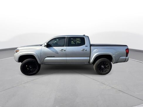 Used 2022 Toyota Tacoma SR5 w/ Technology Package AWD/4WD image 9