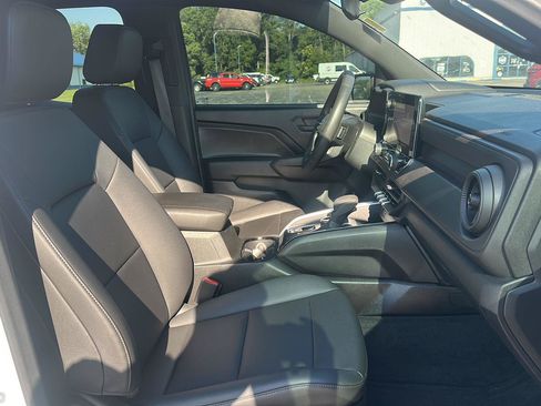 Used 2024 Chevrolet Colorado Trail Boss AWD/4WD image 16