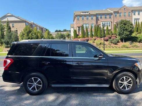 Used 2018 Ford Expedition XLT w/ Equipment Group 202A RWD image 4