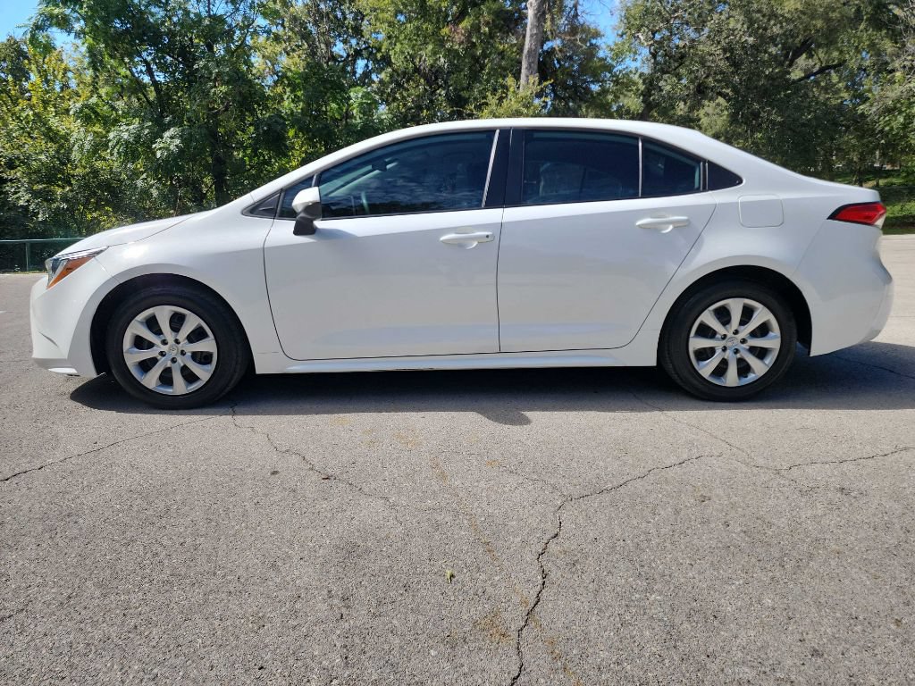 Used 2021 Toyota Corolla LE FWD image 4
