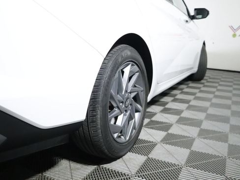 Used 2024 Hyundai Elantra SEL FWD image 8