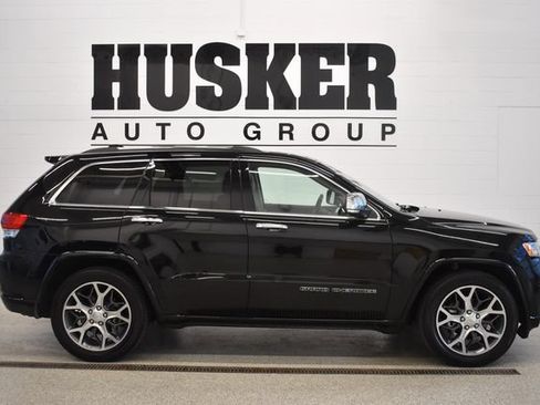Used 2019 Jeep Grand Cherokee Overland AWD/4WD image 2