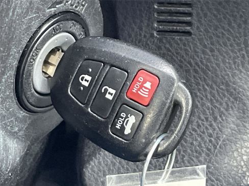 Used 2015 Toyota Corolla LE image 20