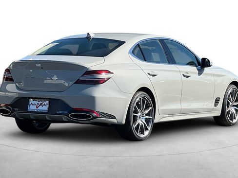 Used 2026 Genesis G70 2.5T image 7