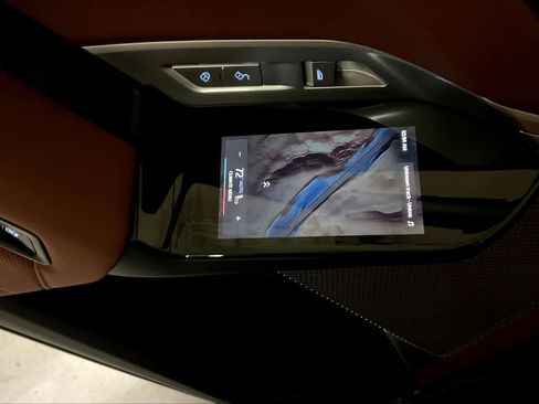 Certified 2025 BMW 760i xDrive w/ Executive Package image 34