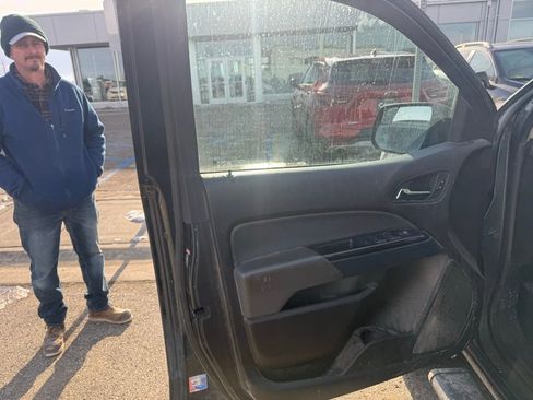 Used 2017 Chevrolet Colorado Z71 image 8