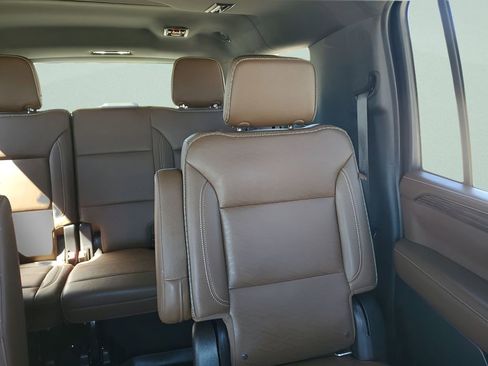 Used 2021 Chevrolet Suburban High Country image 14