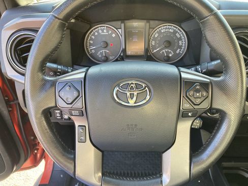 Used 2017 Toyota Tacoma TRD Off-Road image 14
