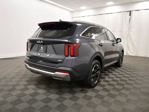 Certified 2024 Kia Sorento S w/ Panoramic Sunroof Package AWD/4WD image 8