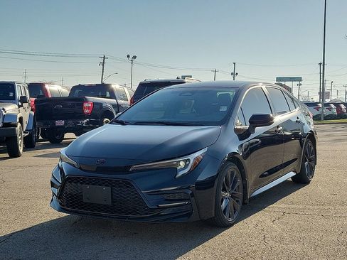 Used 2023 Toyota Corolla SE image 2