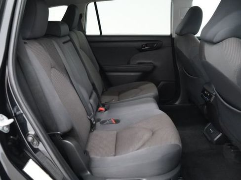 Used 2024 Toyota Highlander LE AWD/4WD image 77