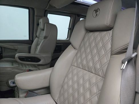 Used 2023 GMC Savana 2500 image 16