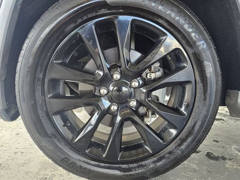 Used 2019 Jeep Grand Cherokee Altitude image 48