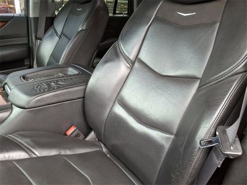 Used 2016 Cadillac Escalade Luxury image 15