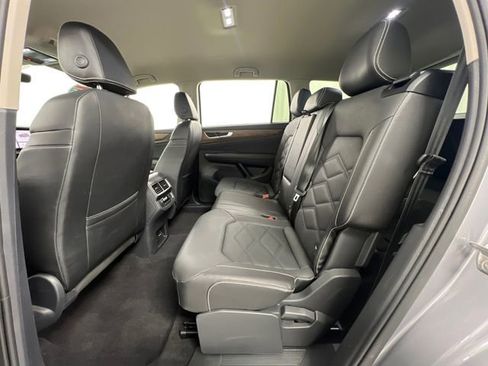 Used 2025 Volkswagen Atlas SE AWD/4WD image 32
