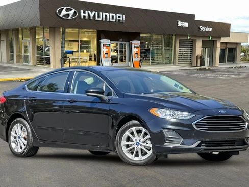 Used 2020 Ford Fusion SE FWD image 2