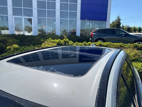 Certified 2024 Volvo XC60 B5 Plus AWD/4WD image 11