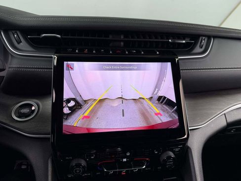 New 2025 Jeep Grand Cherokee Limited w/ Black Appearance Package image 34