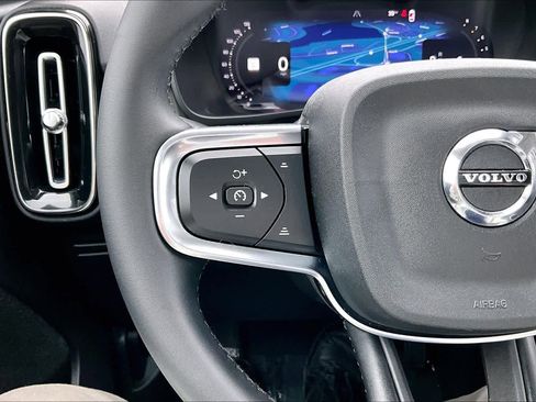 Certified 2024 Volvo XC40 B5 Plus w/ Protection Package Premier image 23