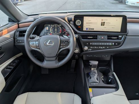 New 2025 Lexus ES 350 w/ Premium Package image 15