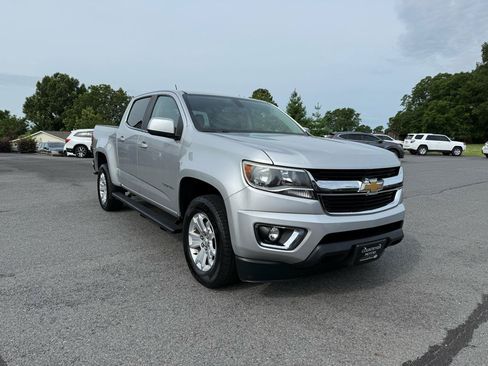 Used 2018 Chevrolet Colorado LT w/ LT Convenience Package RWD image 9
