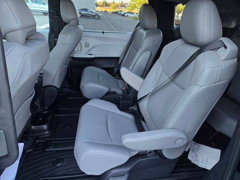 Certified 2026 Toyota Sienna XLE FWD image 12