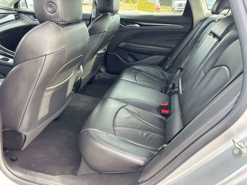Used 2018 Buick LaCrosse Premium image 9