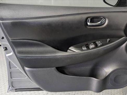 Used 2020 Nissan Leaf SV w/ SV Technology Package image 13