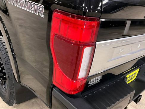 Certified 2022 Ford F250 Platinum w/ Tremor Off-Road Package AWD/4WD image 28