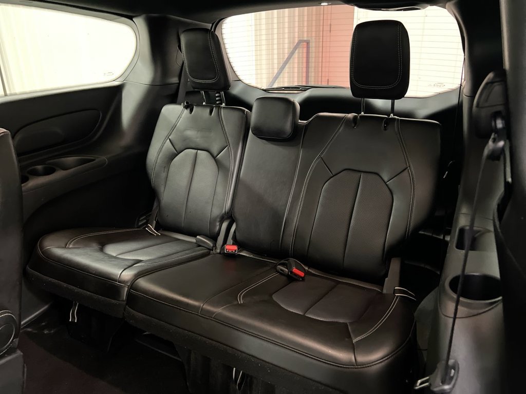 Used 2025 Chrysler Pacifica Select FWD image 23