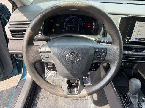 Used 2025 Toyota Camry LE FWD image 12