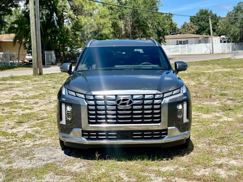 Used 2024 Hyundai Palisade Calligraphy image 2