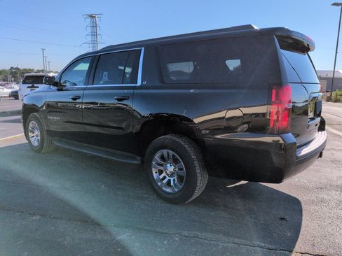 Used 2018 Chevrolet Suburban LT AWD/4WD image 4
