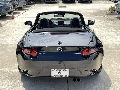 Used 2022 MAZDA MX-5 Miata Grand Touring RWD image 11