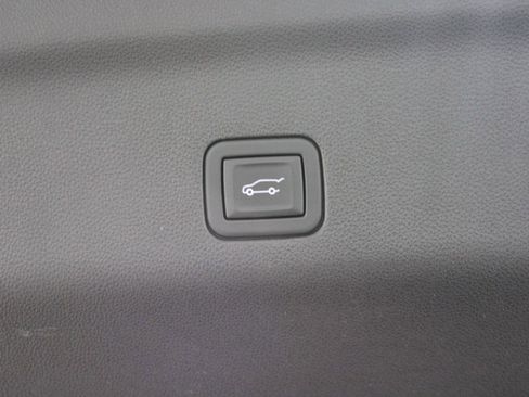 Used 2024 Chevrolet Tahoe Premier image 18