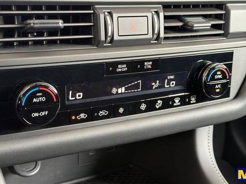 Used 2025 Nissan Pathfinder S AWD/4WD image 27