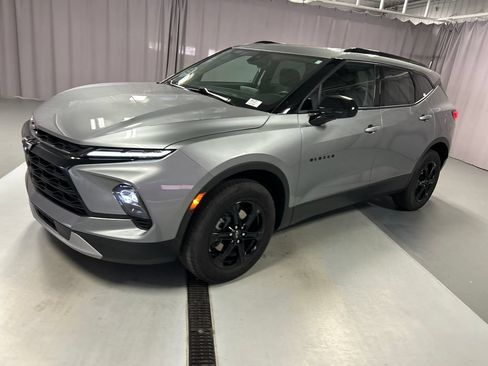 Used 2024 Chevrolet Blazer LT w/ Convenience Package FWD image 3