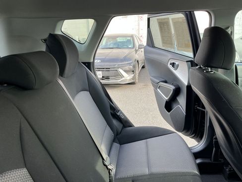Used 2025 Kia Soul LX w/ LX Technology Package image 35
