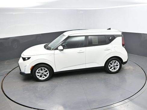 Used 2025 Kia Soul LX w/ LX Technology Package FWD image 26
