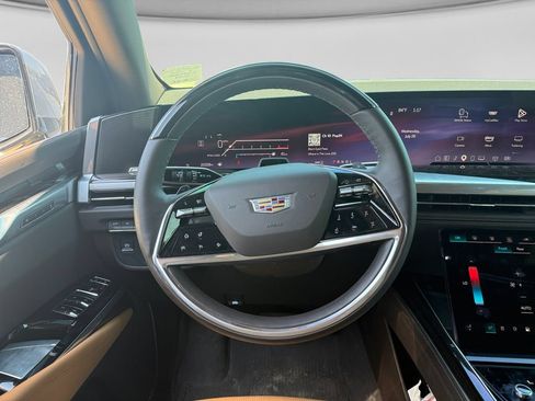 Used 2025 Cadillac Escalade Premium Luxury AWD/4WD image 15