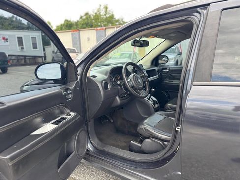 Used 2014 Jeep Compass Latitude image 10