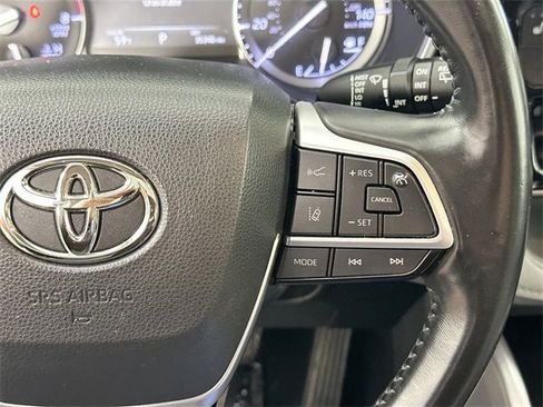 Used 2022 Toyota Highlander XLE image 22