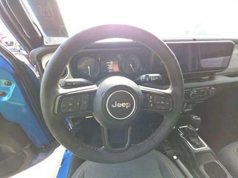 Used 2024 Jeep Wrangler Unlimited w/ Convenience Group AWD/4WD image 11