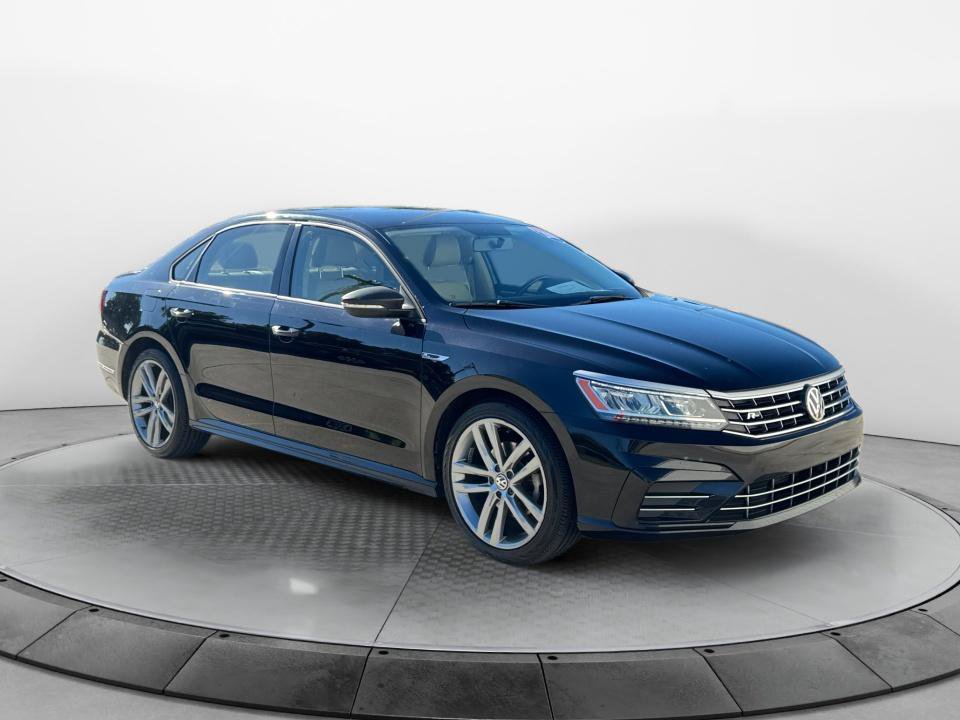 Used 2018 Volkswagen Passat 2.0T R-Line w/ R-Line Lighting Package FWD image 1