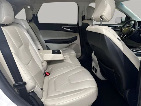 Used 2018 Ford Edge Titanium w/ Technology Package FWD image 22