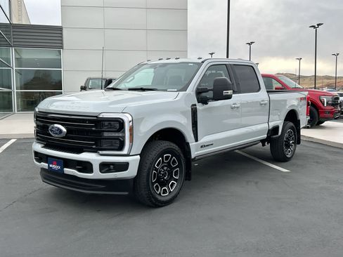 Certified 2025 Ford F350 Platinum w/ FX4 Off-Road Package image 2