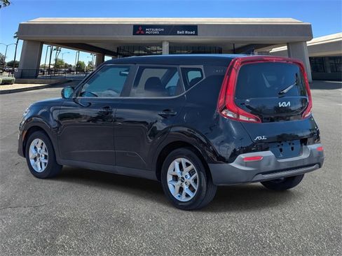 Used 2022 Kia Soul LX w/ Technology Package image 4