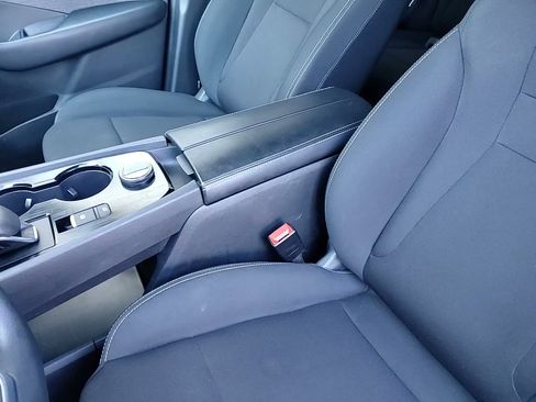 Used 2023 Nissan Rogue S image 27